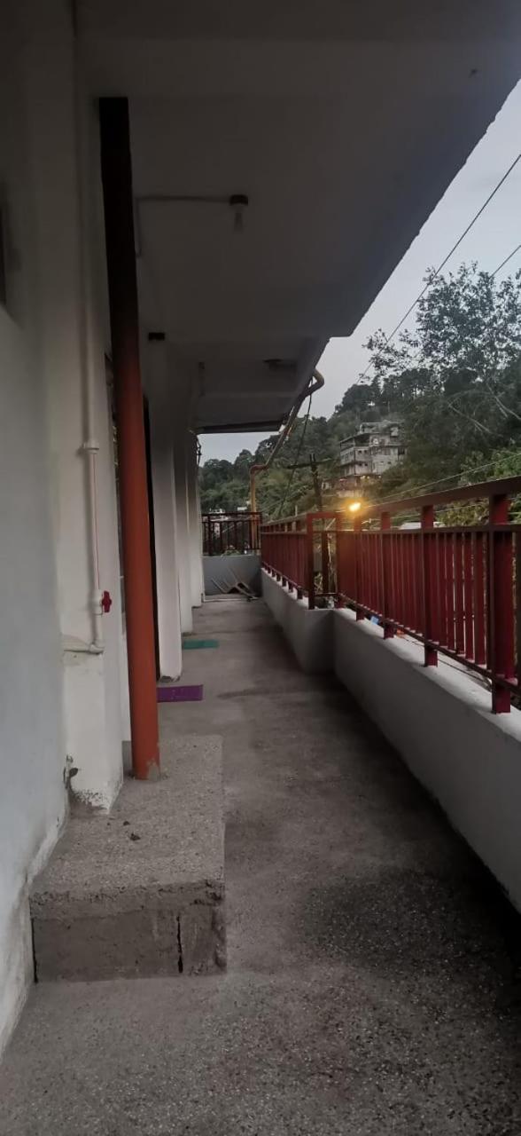 Cool Breeze Lodge And Cafe Банаю Экстерьер фото