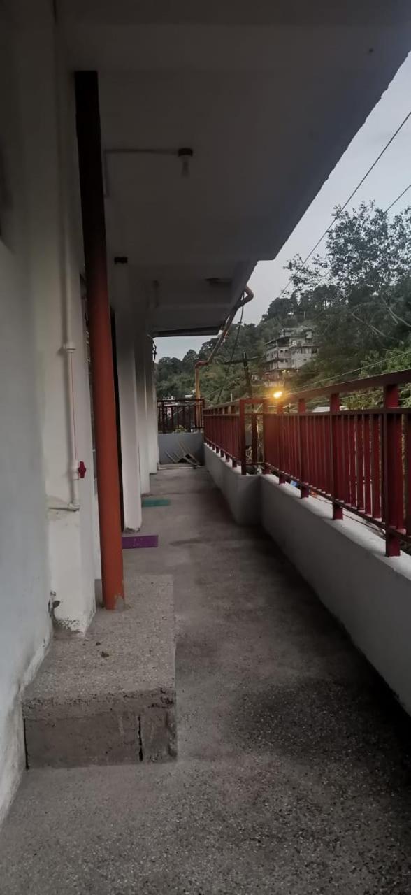 Cool Breeze Lodge And Cafe Банаю Экстерьер фото
